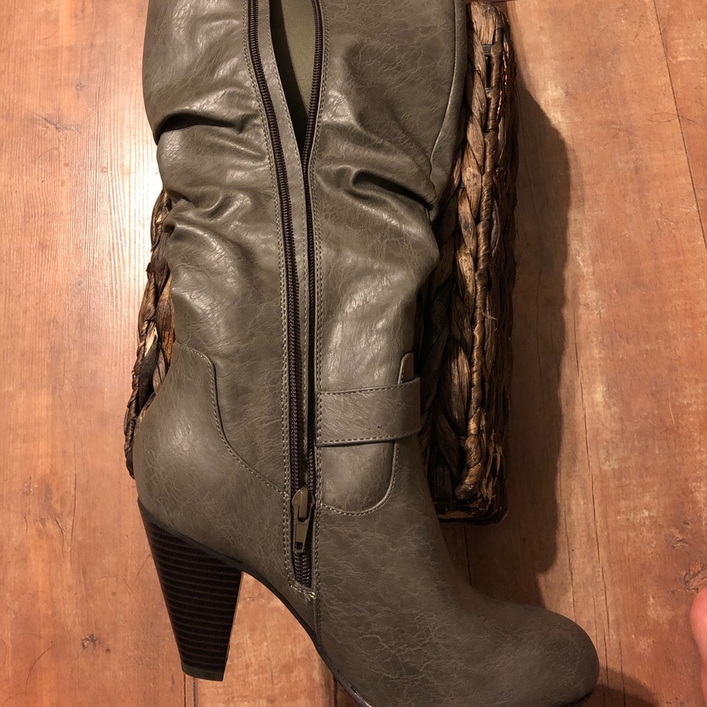 Woman’s Heeled Boots